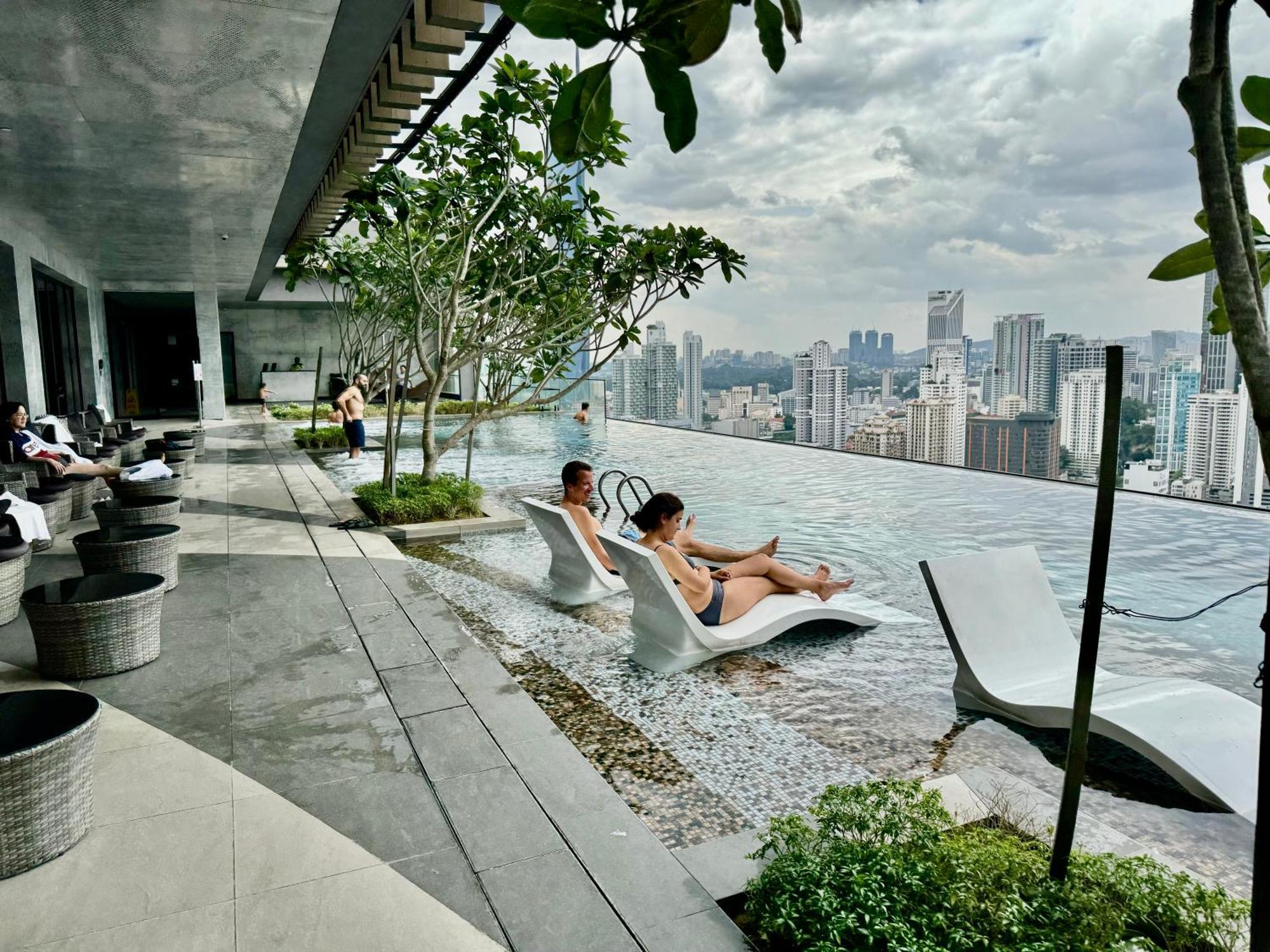 Klcc Suites At Axon By Skypool Kuala Lumpur Esterno foto