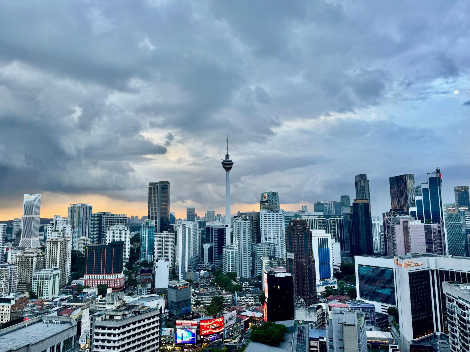 Klcc Suites At Axon By Skypool Kuala Lumpur Esterno foto